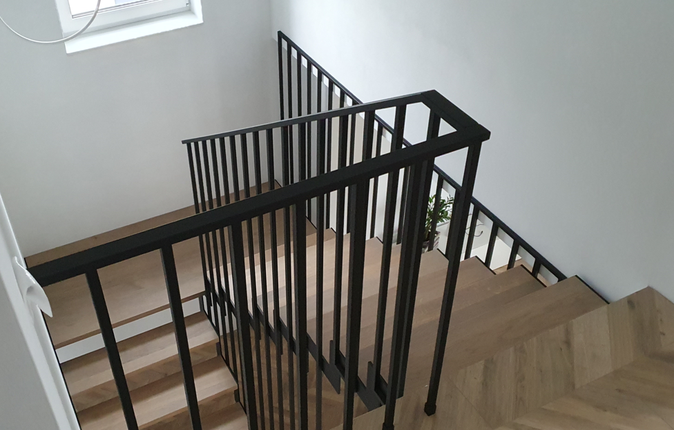 Konstrukcja schodów + balustrada